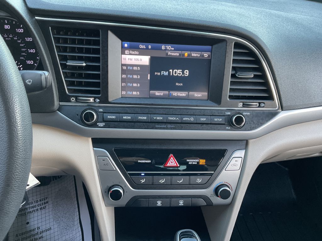 2018 Hyundai Elantra Image 35