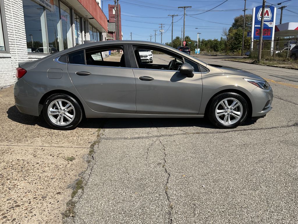 2018 Chevrolet Cruze Image 2