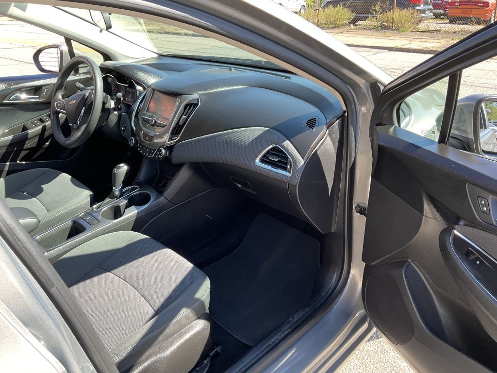 2018 Chevrolet Cruze Image 18
