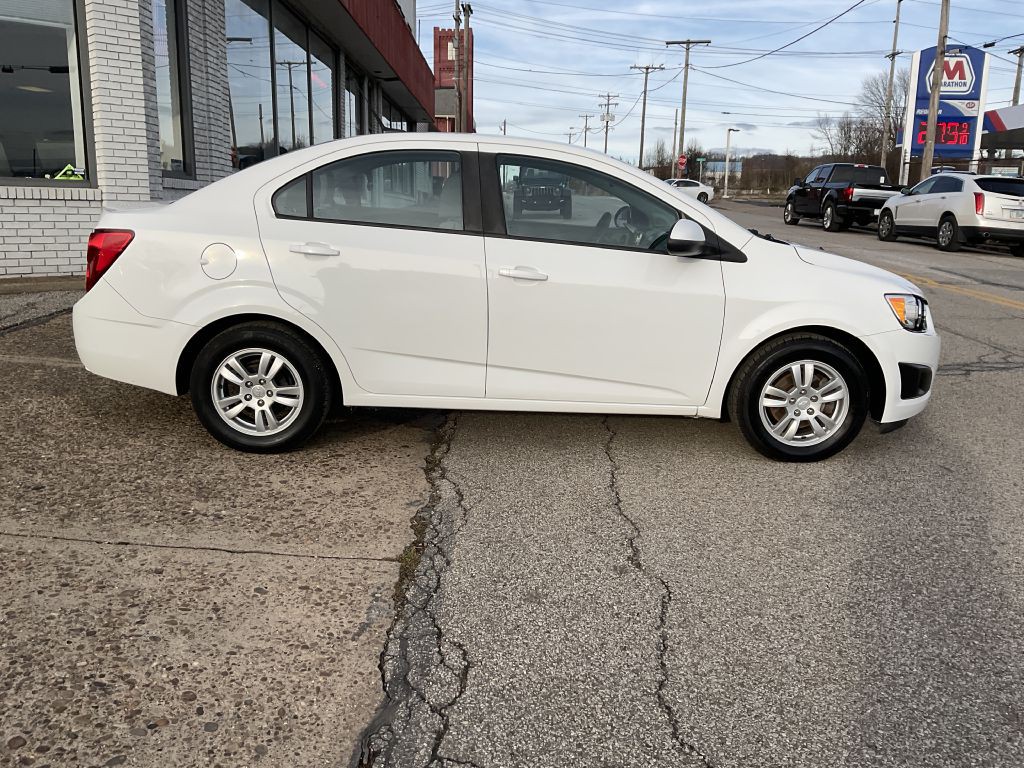 2012 Chevrolet Sonic Image 2