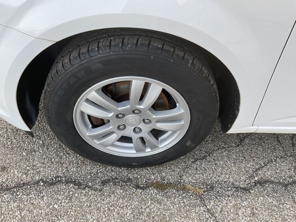 2012 Chevrolet Sonic Image 9