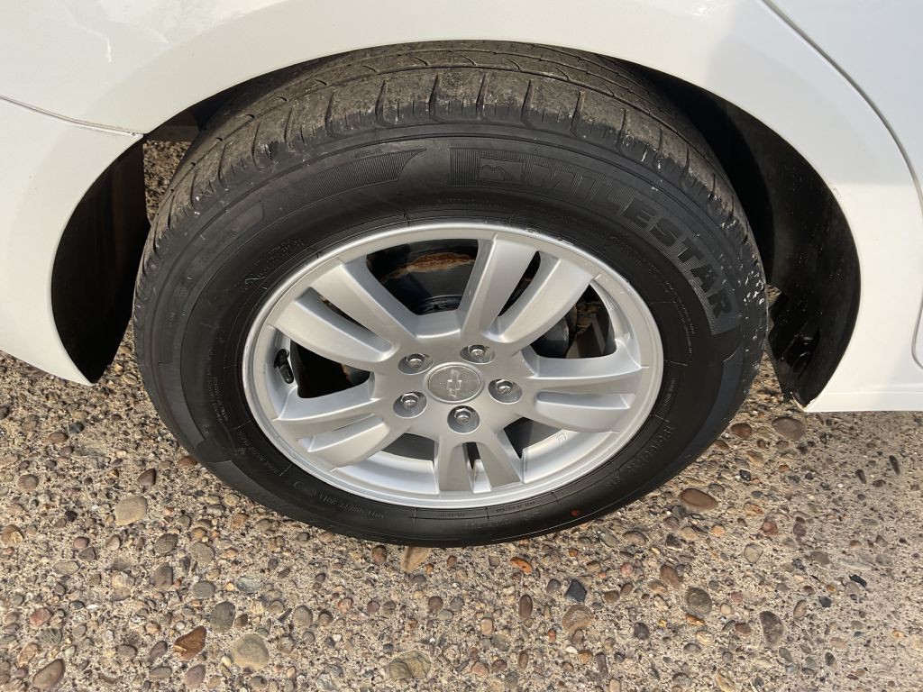 2012 Chevrolet Sonic Image 12