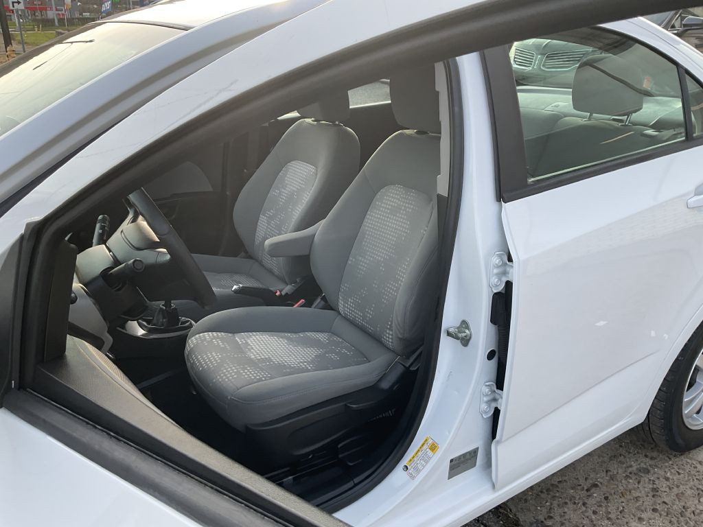 2012 Chevrolet Sonic Image 14