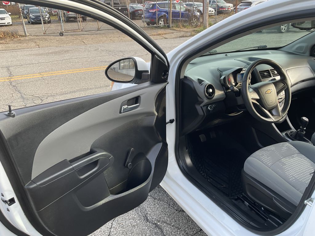 2012 Chevrolet Sonic Image 15