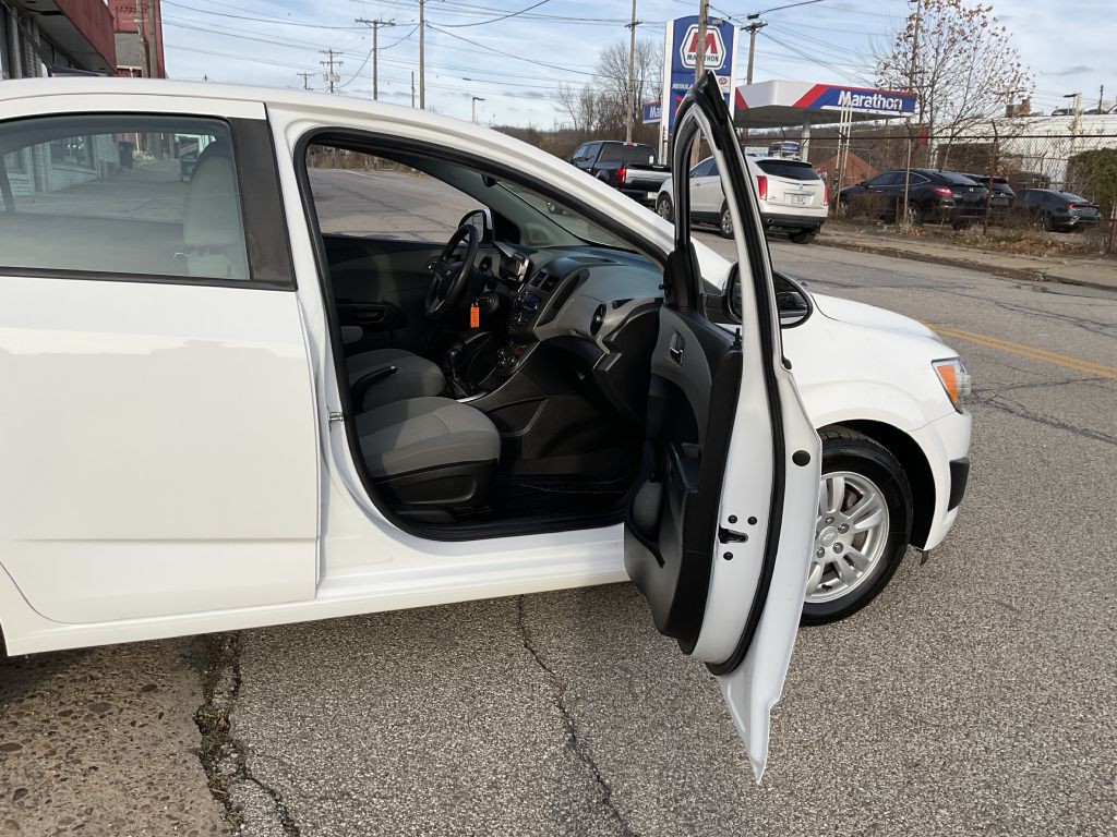 2012 Chevrolet Sonic Image 16