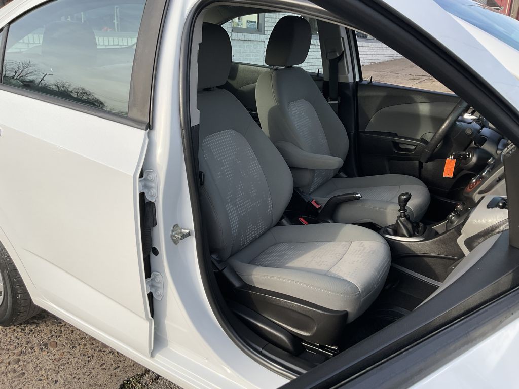 2012 Chevrolet Sonic Image 17