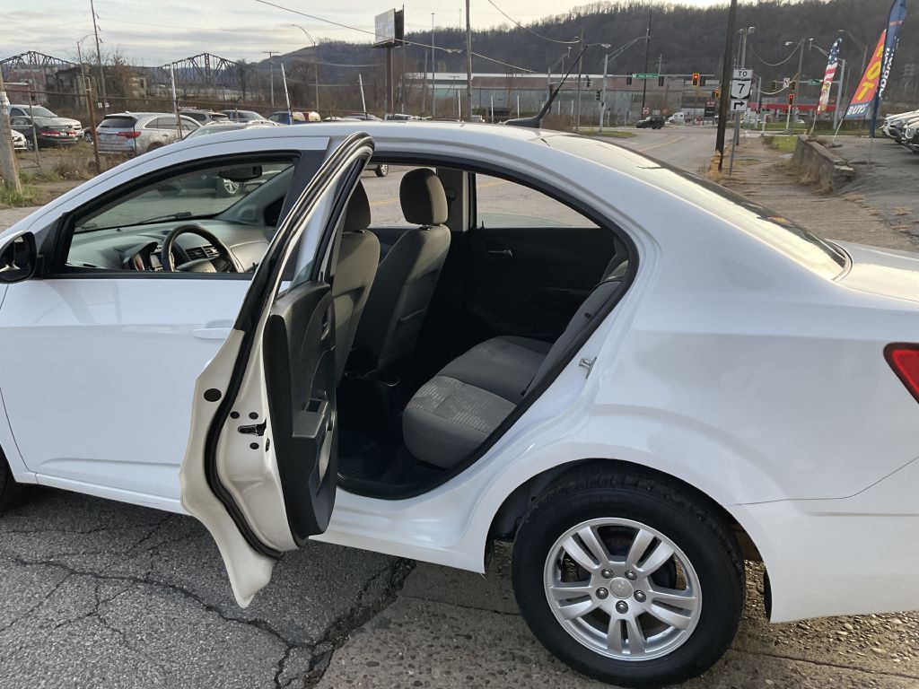 2012 Chevrolet Sonic Image 19