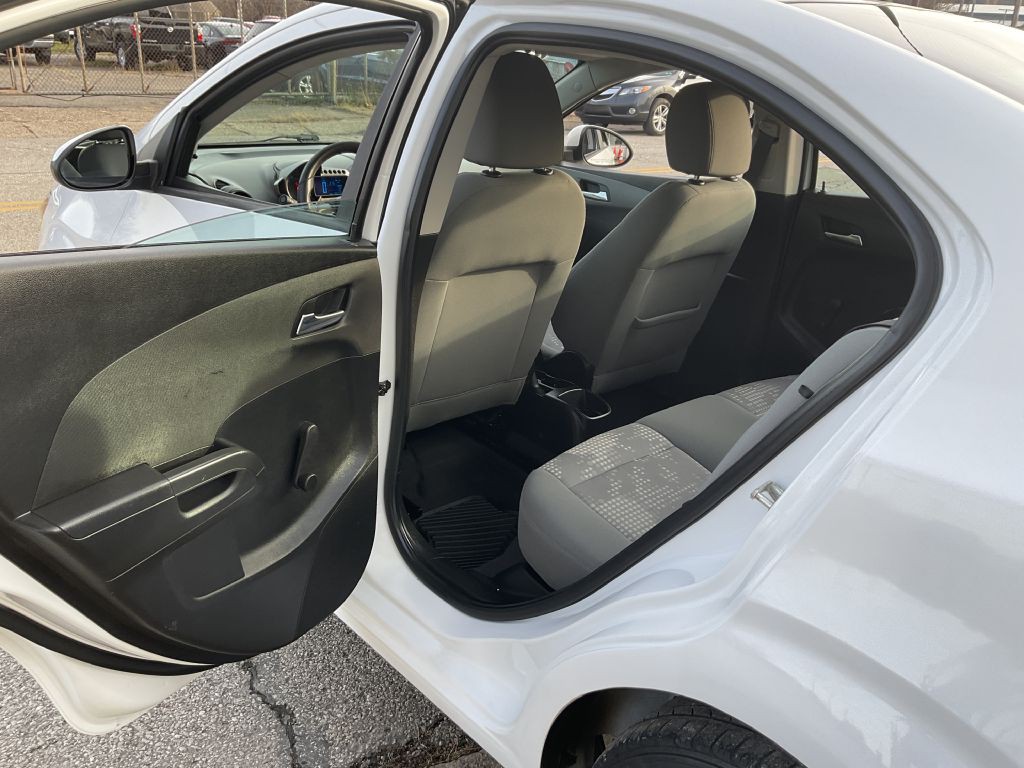 2012 Chevrolet Sonic Image 21