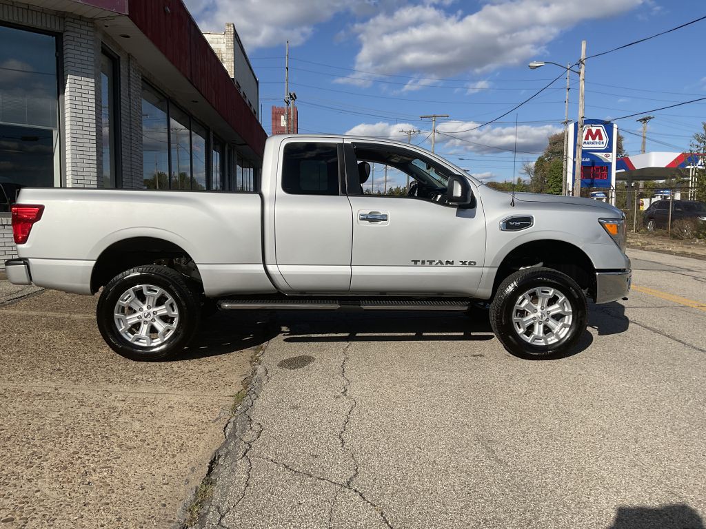 2017 Nissan Titan Image 2