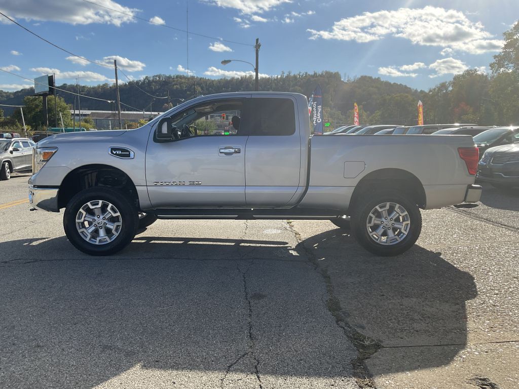 2017 Nissan Titan Image 6
