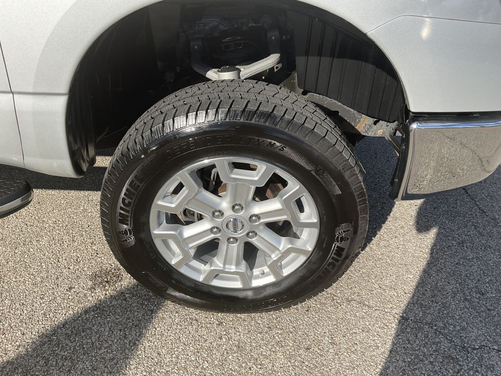 2017 Nissan Titan Image 11