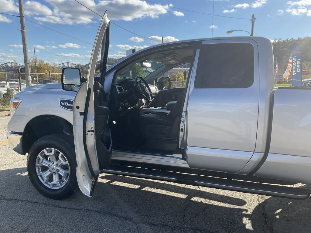 2017 Nissan Titan Image 13