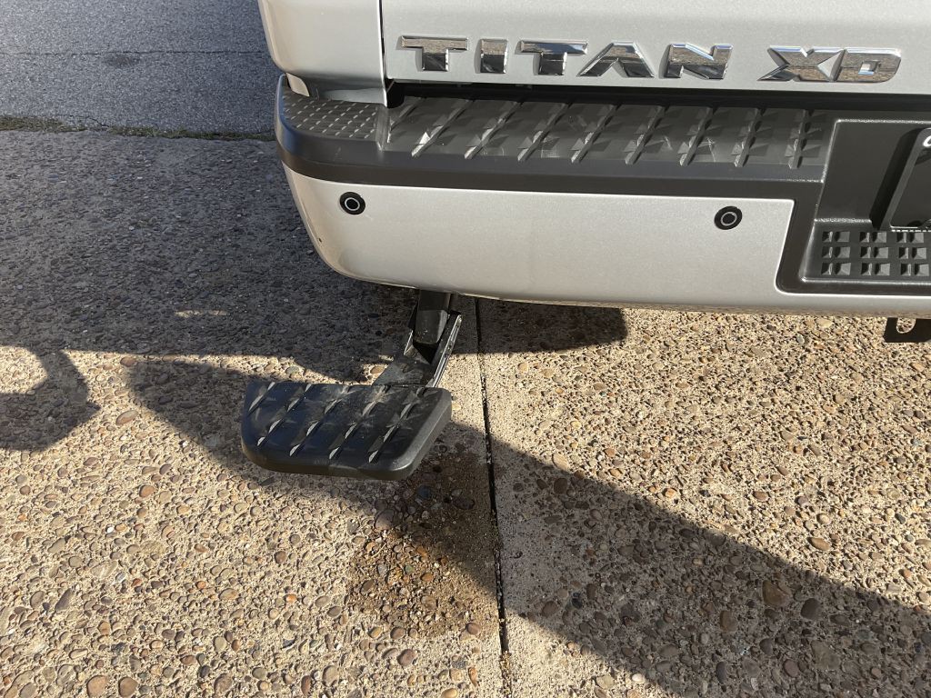 2017 Nissan Titan Image 25