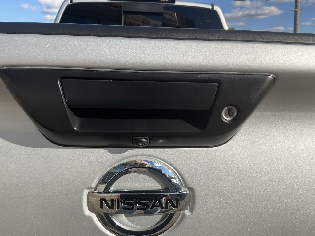 2017 Nissan Titan Image 26