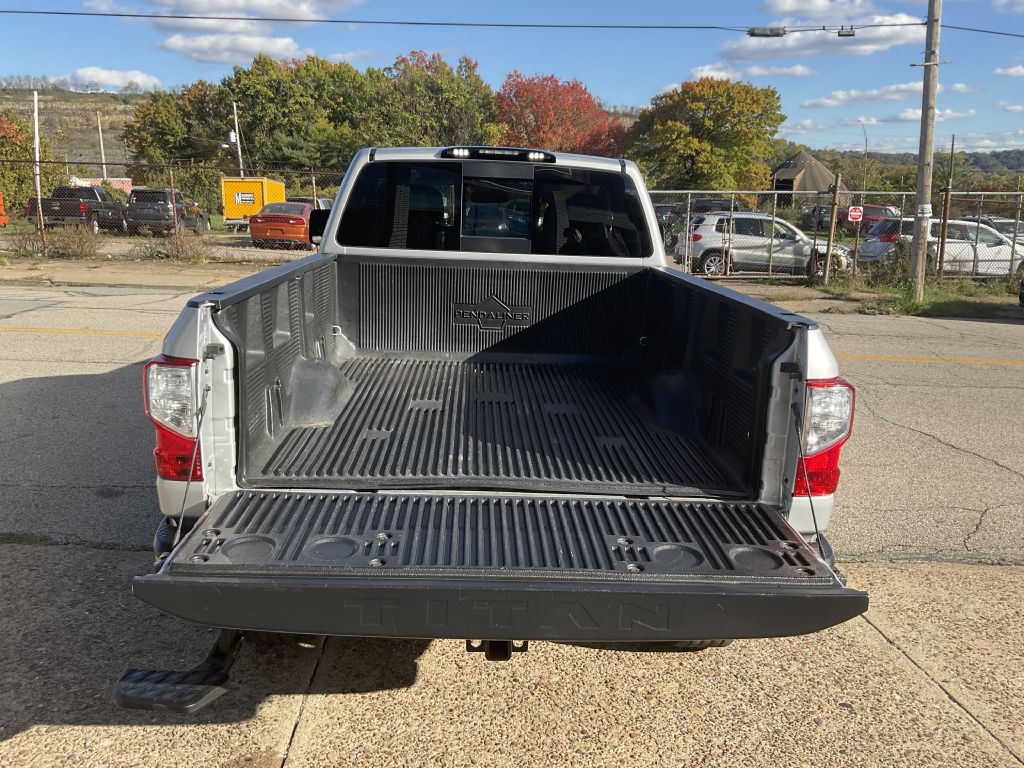 2017 Nissan Titan Image 27