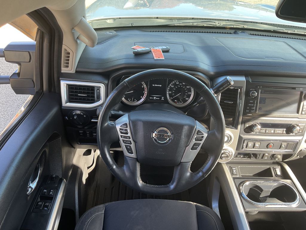 2017 Nissan Titan Image 28