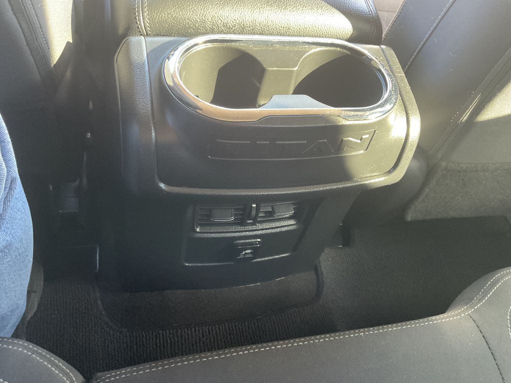 2017 Nissan Titan Image 31