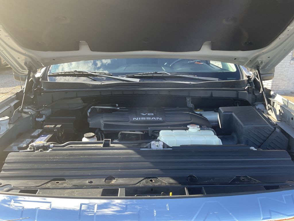 2017 Nissan Titan Image 38