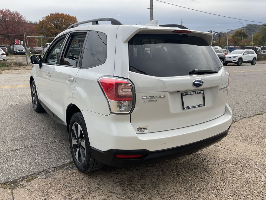 2017 Subaru Forester Image 7