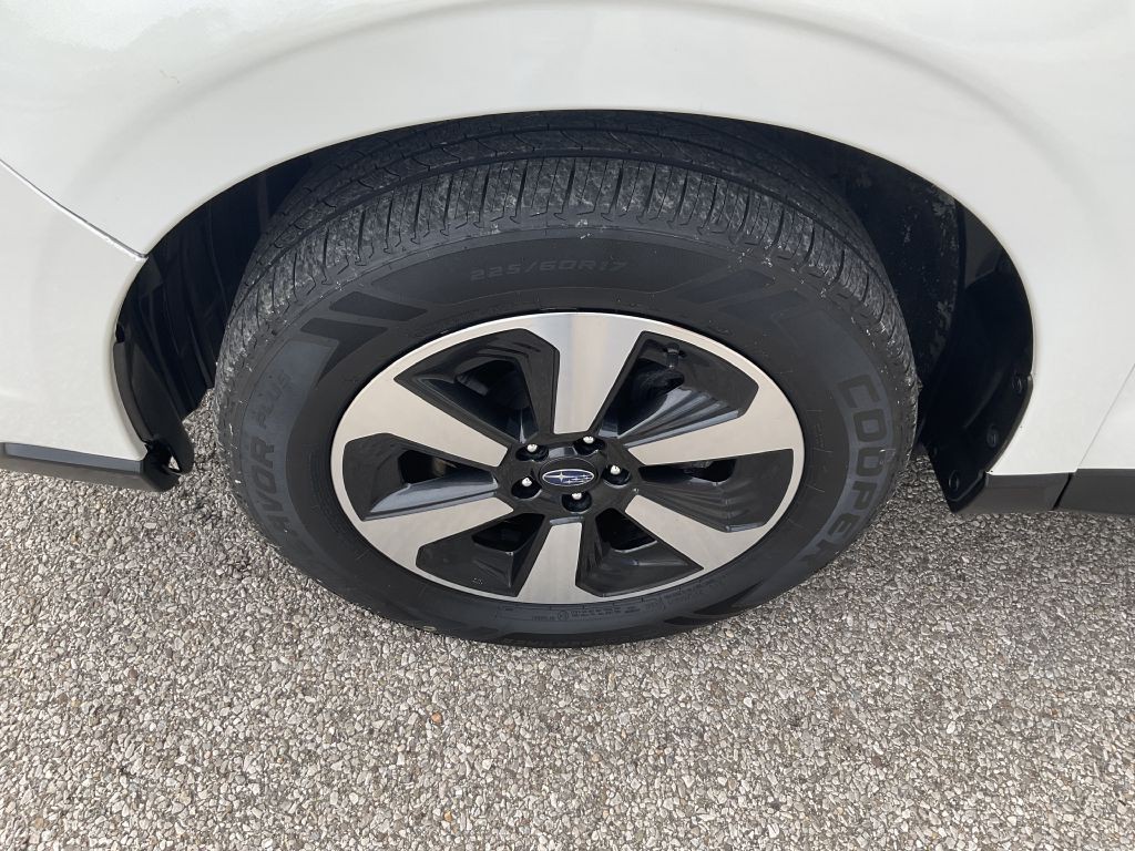 2017 Subaru Forester Image 9