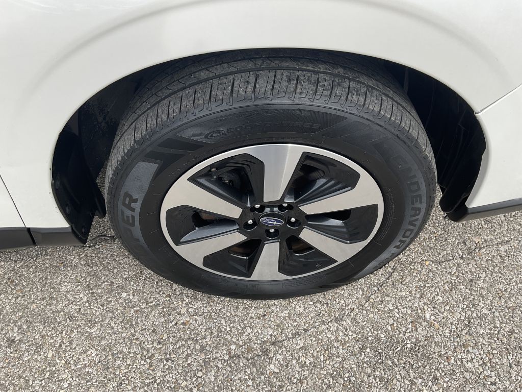 2017 Subaru Forester Image 11