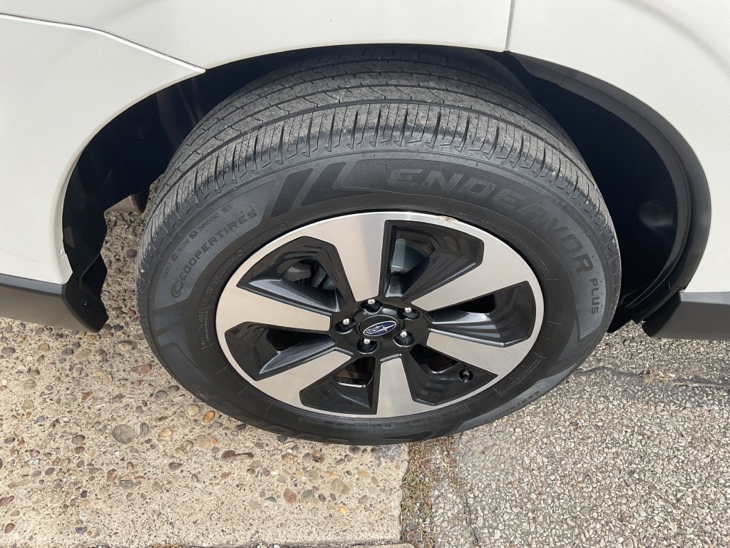 2017 Subaru Forester Image 12