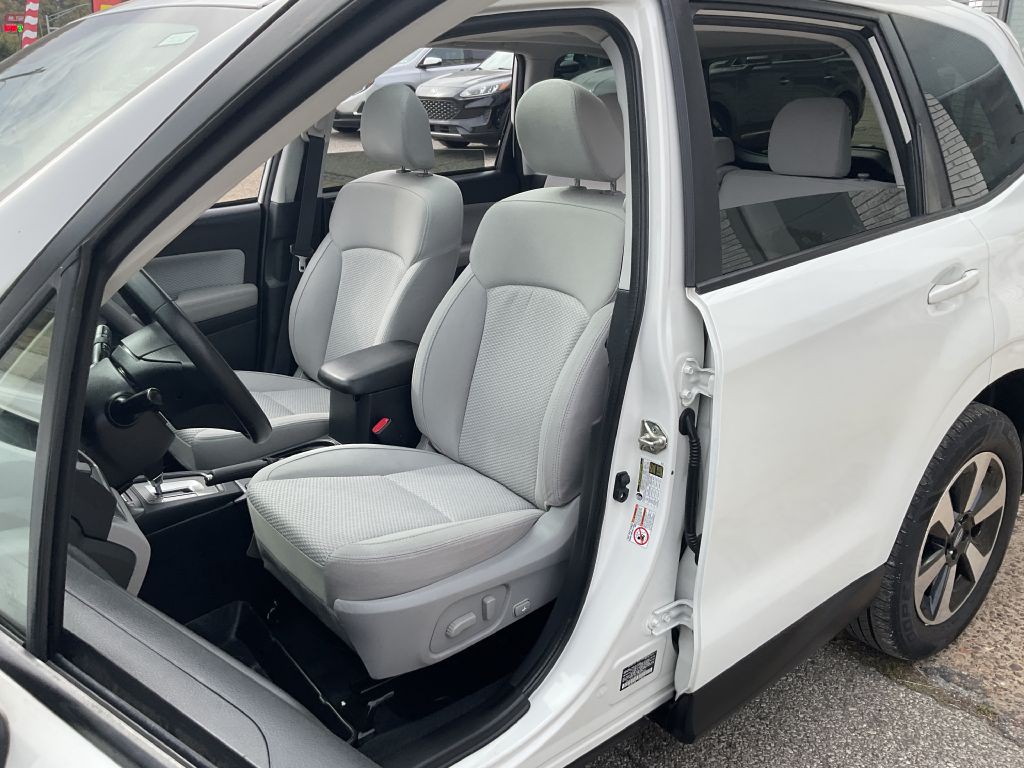 2017 Subaru Forester Image 14