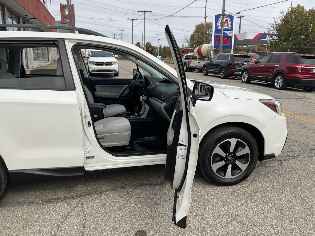 2017 Subaru Forester Image 16