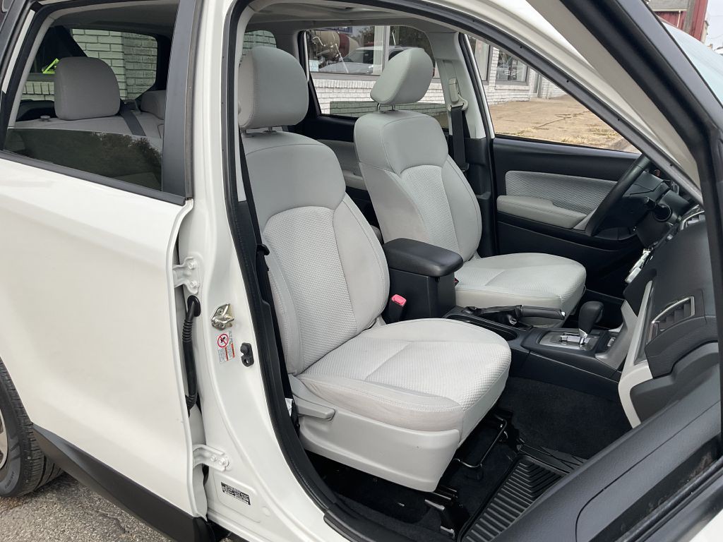 2017 Subaru Forester Image 17