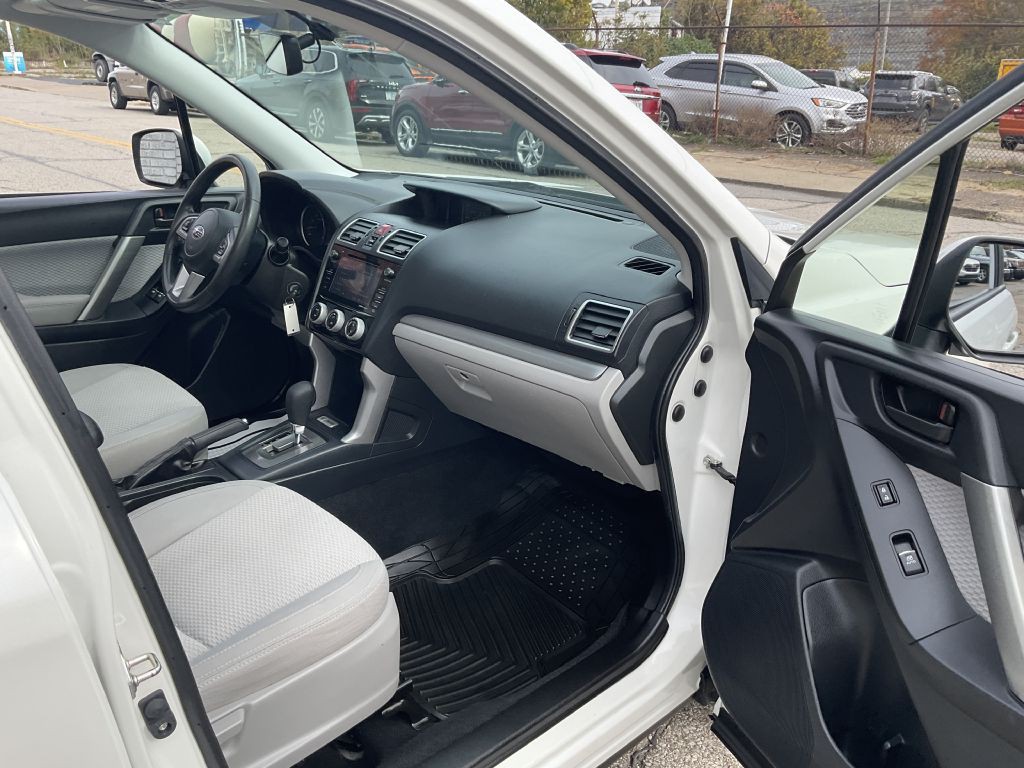 2017 Subaru Forester Image 18