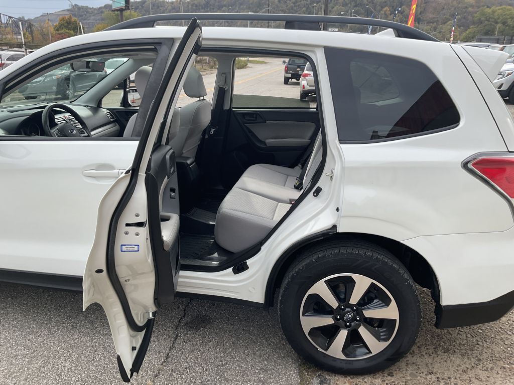 2017 Subaru Forester Image 19