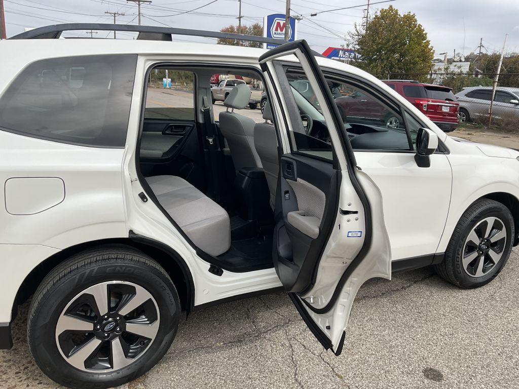 2017 Subaru Forester Image 22