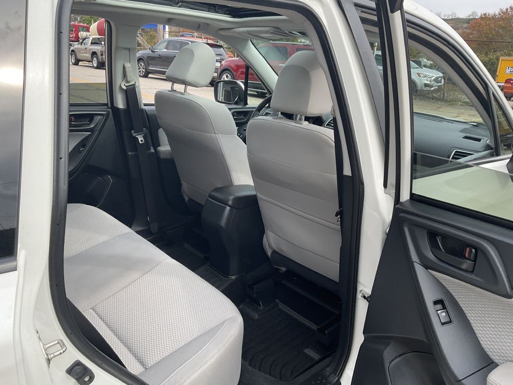 2017 Subaru Forester Image 24