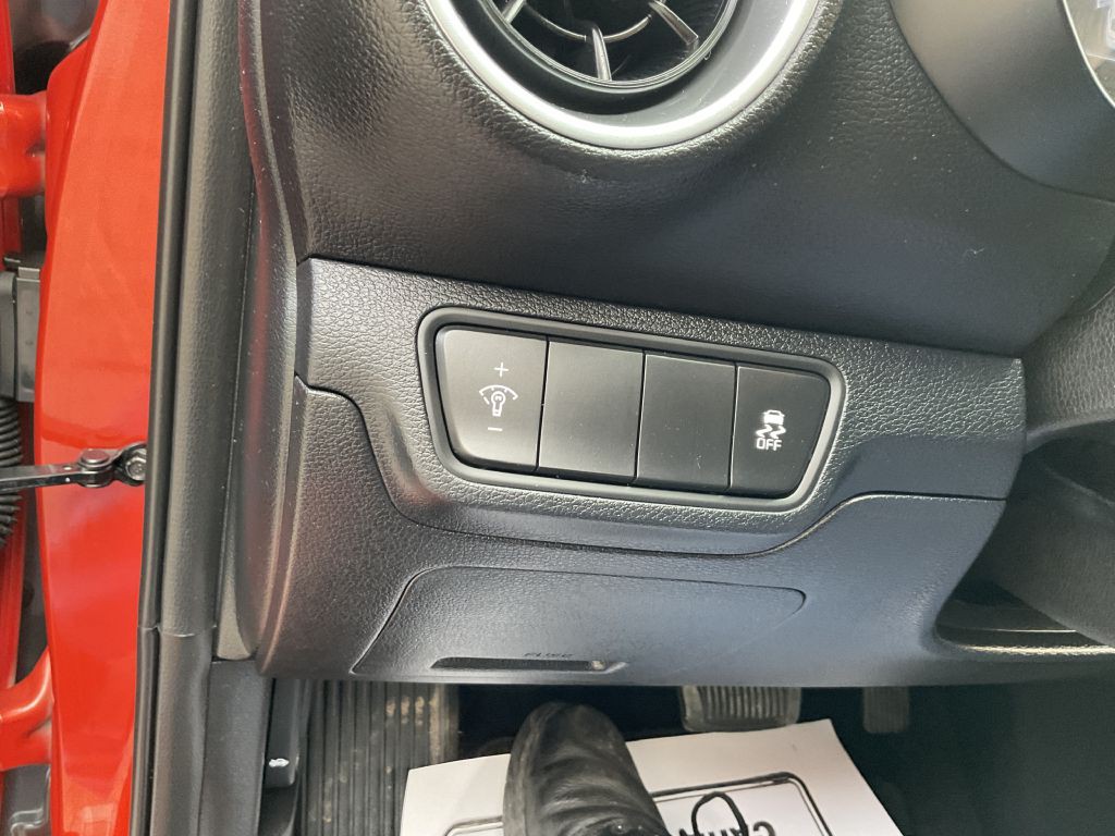 2023 Kia Forte Image 32