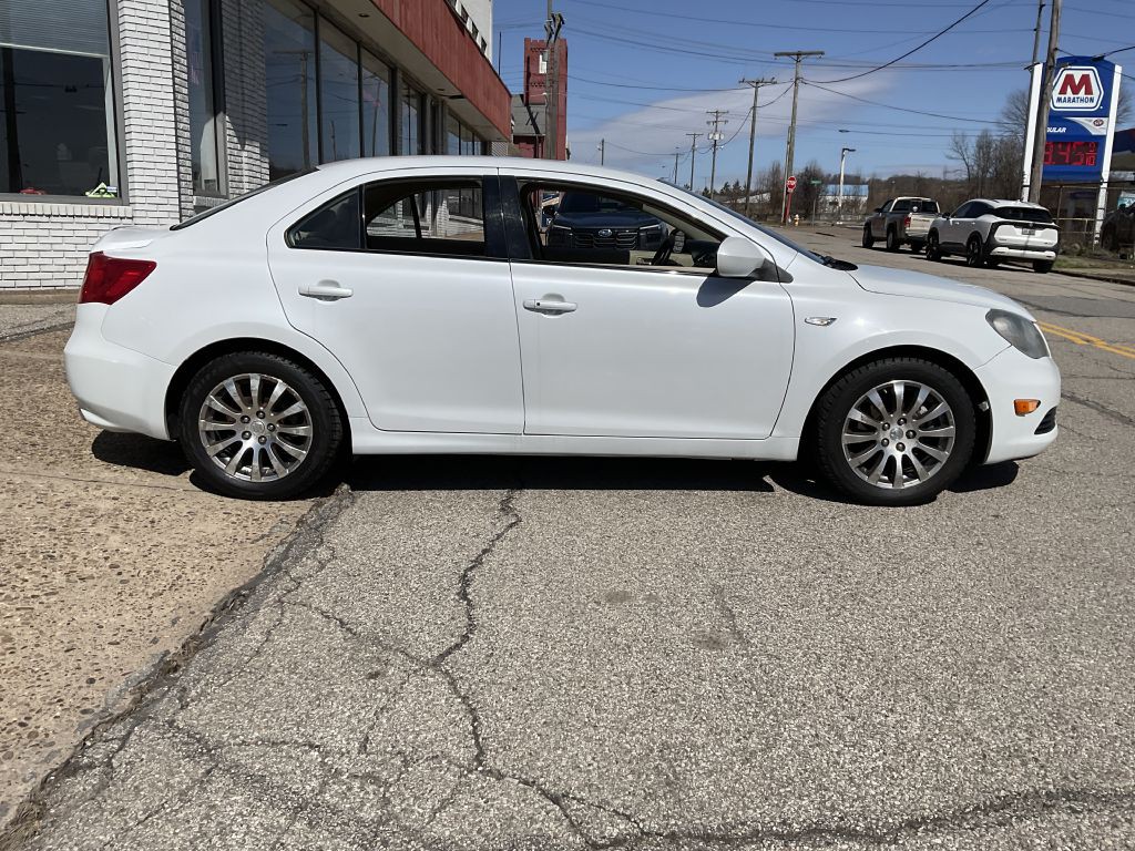 2013 Suzuki Kizashi Image 2