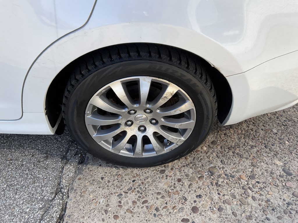 2013 Suzuki Kizashi Image 10