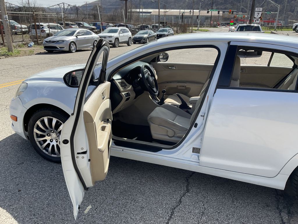 2013 Suzuki Kizashi Image 13