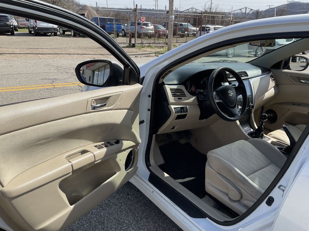 2013 Suzuki Kizashi Image 15