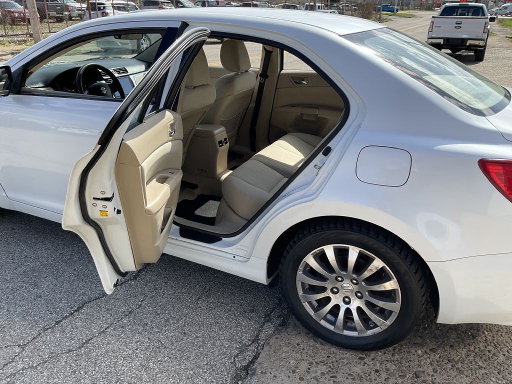 2013 Suzuki Kizashi Image 19