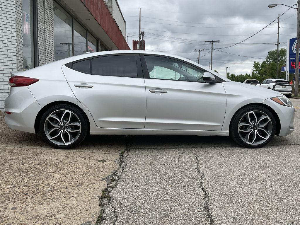 2018 Hyundai Elantra Image 2