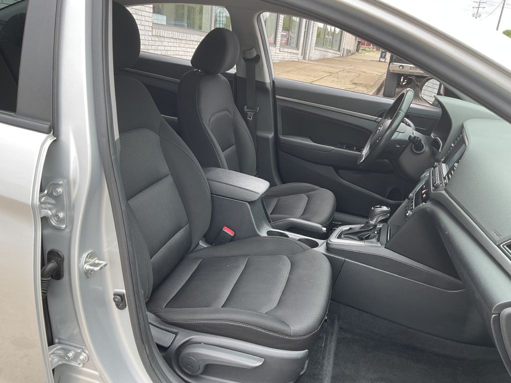 2018 Hyundai Elantra Image 16