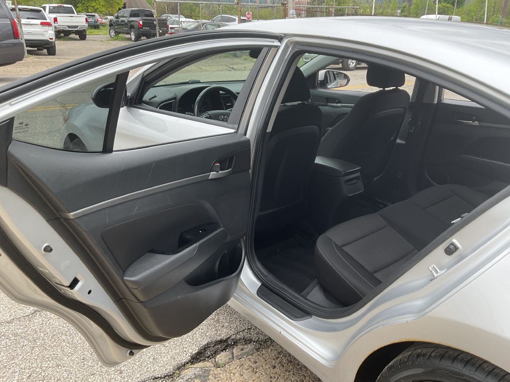 2018 Hyundai Elantra Image 17