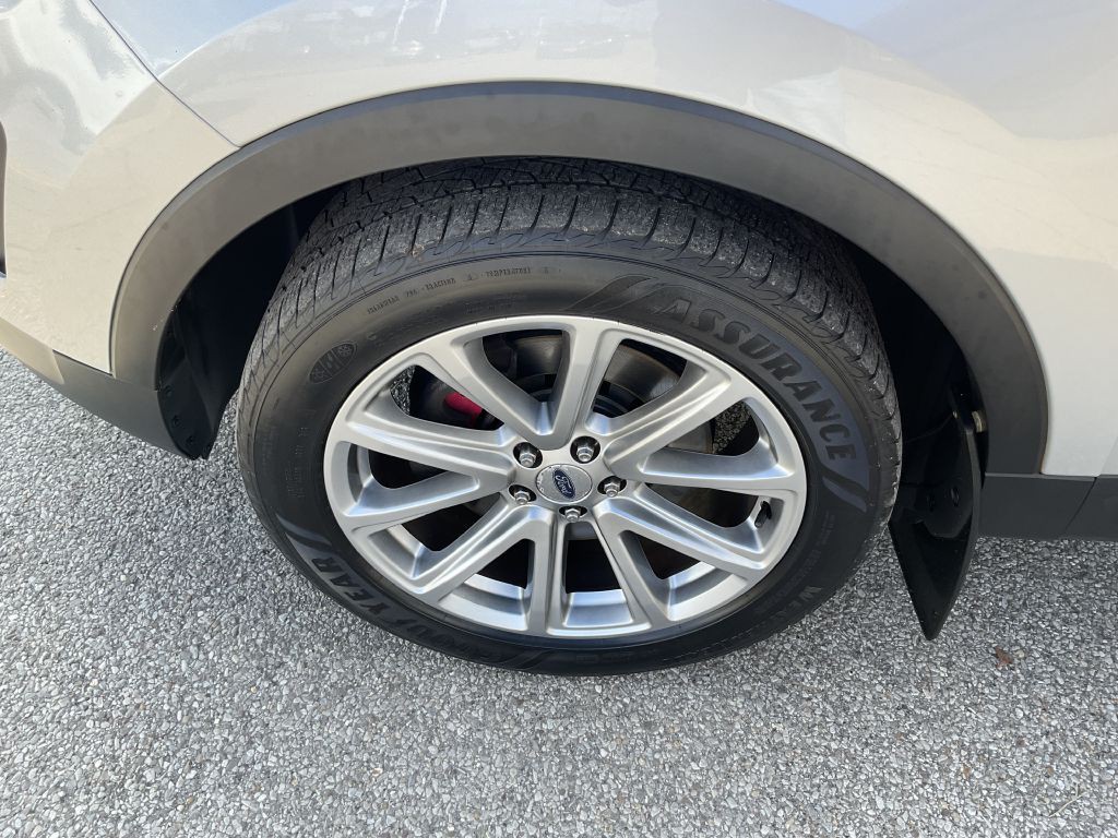 2016 Ford Explorer Image 9