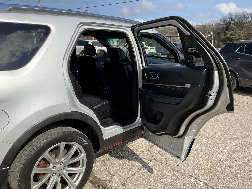 2016 Ford Explorer Image 24