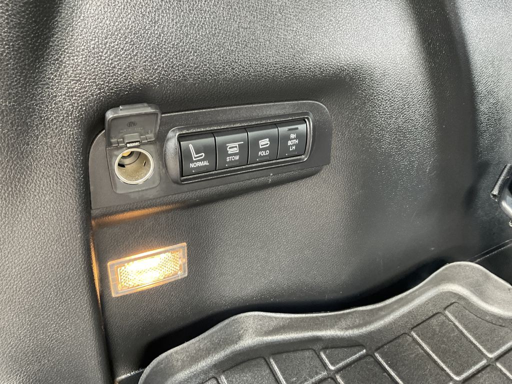 2016 Ford Explorer Image 30