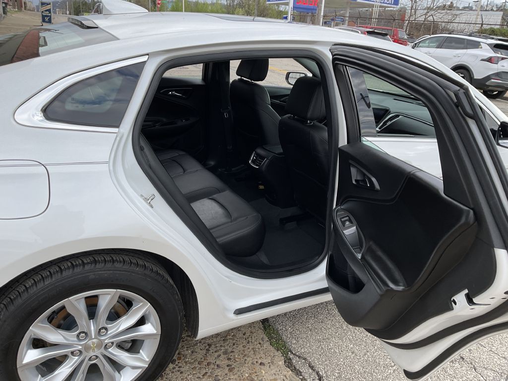 2019 Chevrolet Malibu Image 17