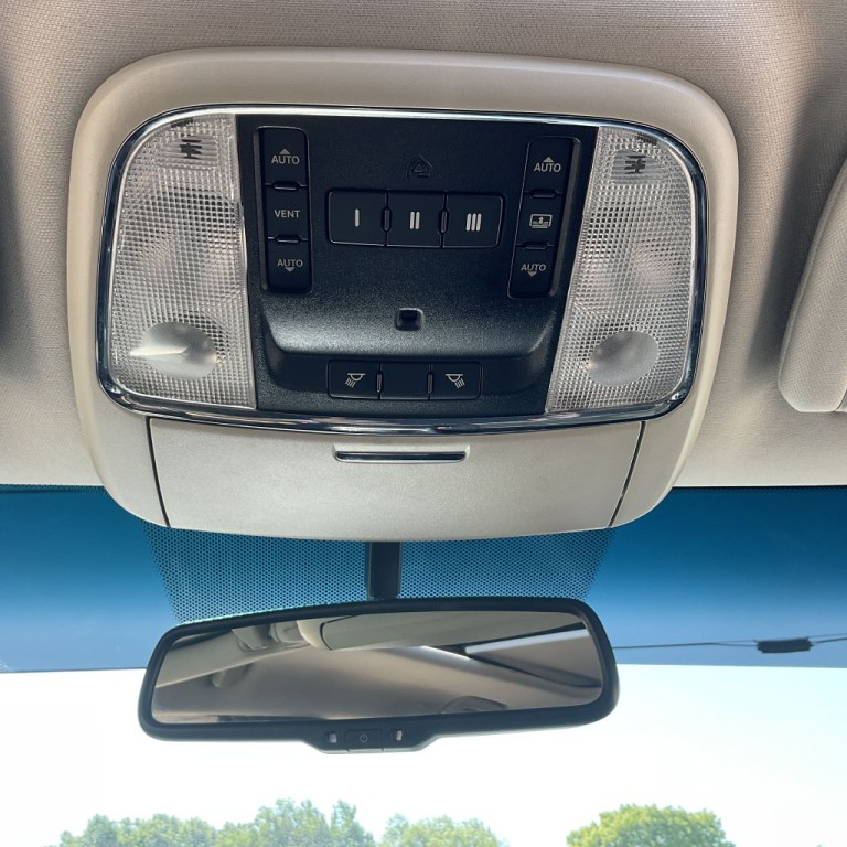 2012 Jeep Grand Cherokee Image 25
