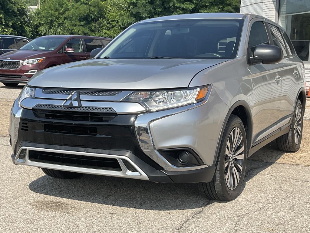 2019 Mitsubishi Outlander Image 2