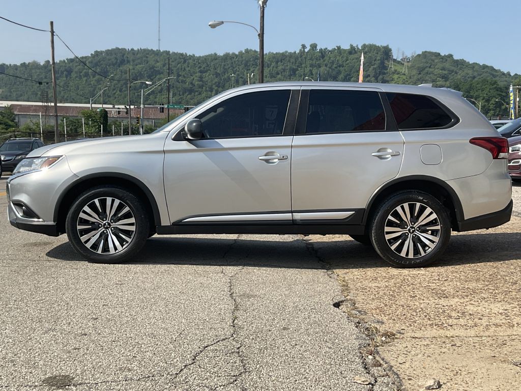 2019 Mitsubishi Outlander Image 3