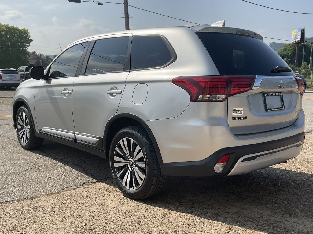 2019 Mitsubishi Outlander Image 4